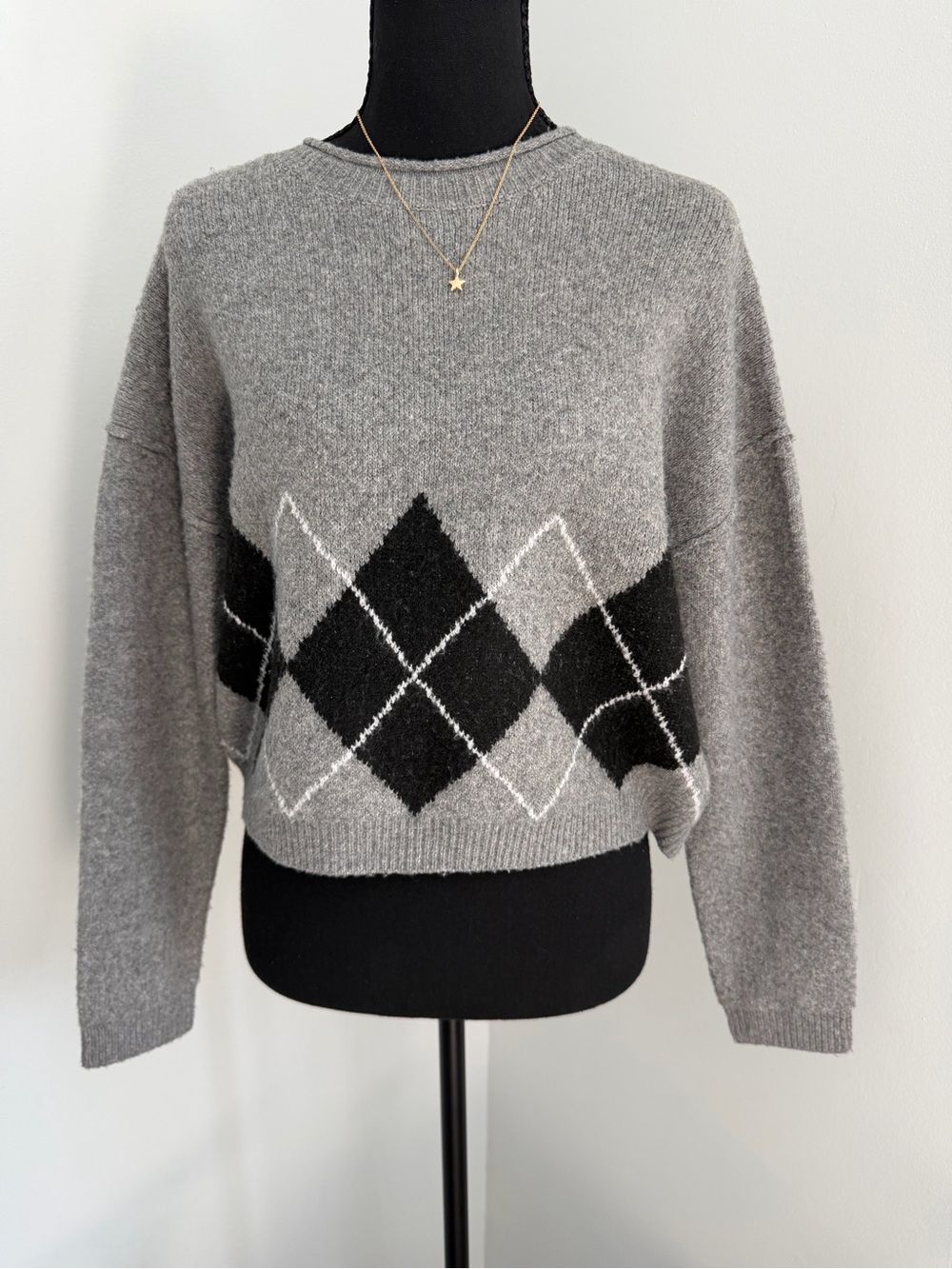 Willow & Wind Argyle Sweater Medium Gray Black Cropped Oversized Preppy